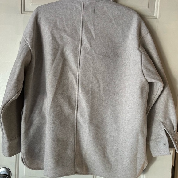 Zara Soft Overshirt. Oversized Metal Snap Front Closure. - Picture 7 of 8